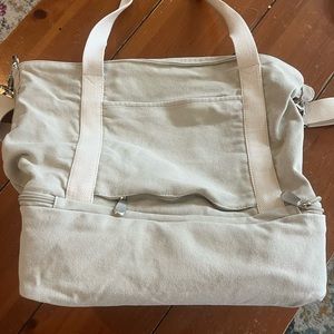 Lo & Sons Catalina Deluxe Tote in Dove Grey.